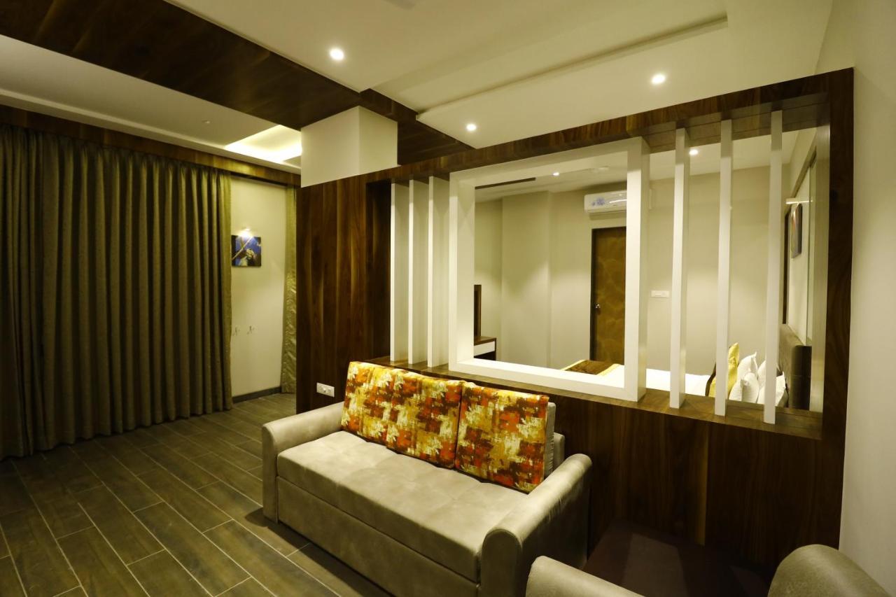 Hotel The Royal Inn Baramati Exterior foto