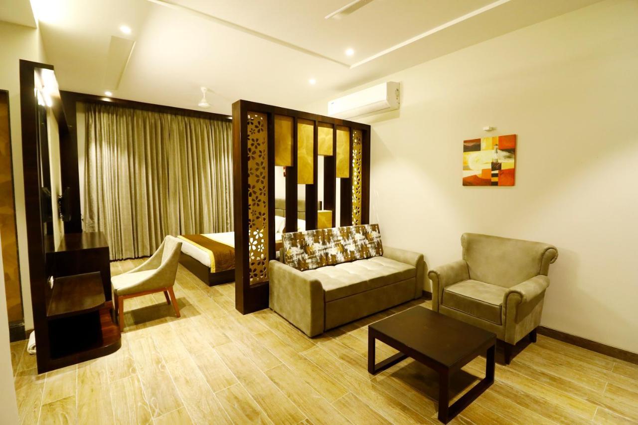 Hotel The Royal Inn Baramati Exterior foto